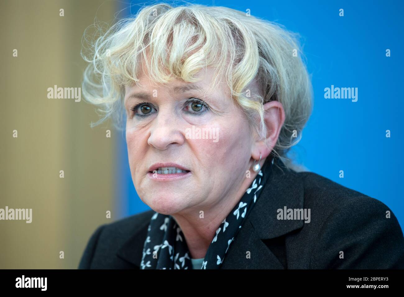 Berlino, Germania. 19 maggio 2020. Beate Jessel, presidente dell'Agenzia federale per la conservazione della natura, commenta la relazione sullo stato della natura in una conferenza stampa. La relazione viene pubblicata solo ogni sei anni. Credit: Bernd von Jutrczenka/dpa/Alamy Live News Foto Stock