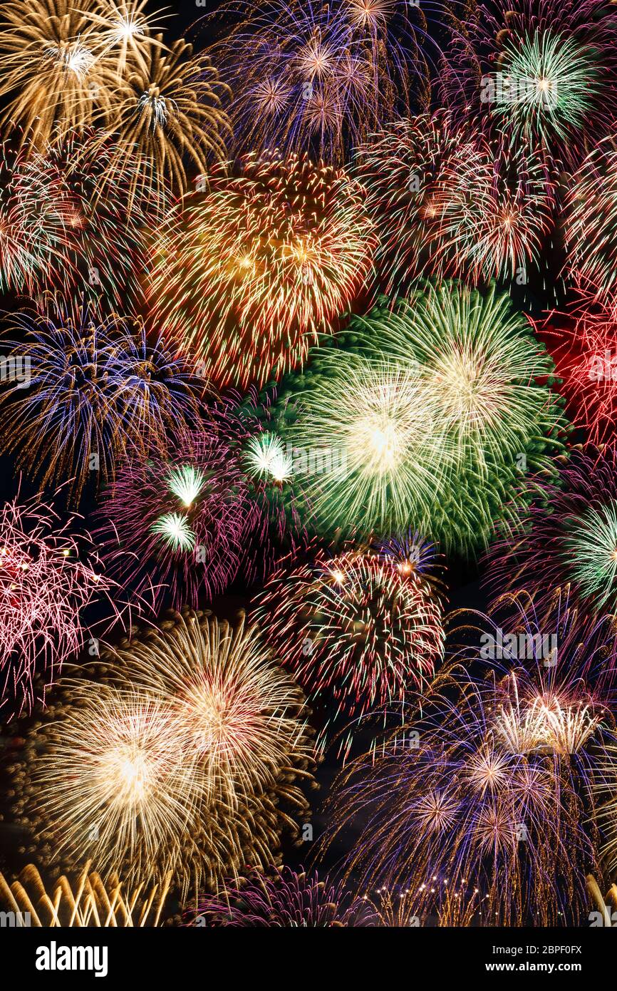 Capodanno fuochi d'artificio di sfondo formato ritratto anni anno sfondi fuochi d'artificio Foto Stock