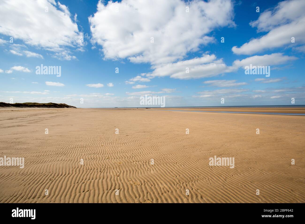 Città di Formby, Inghilterra. Vista pittoresca di Formby Beach a basso Tide. Foto Stock