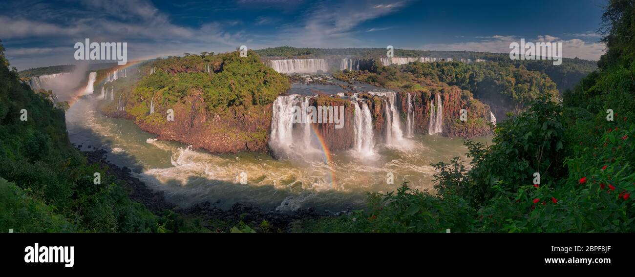 Parte delle Cascate di Iguazu viste dal Parco Nazionale Brasiliano, Paraná, brasile Foto Stock