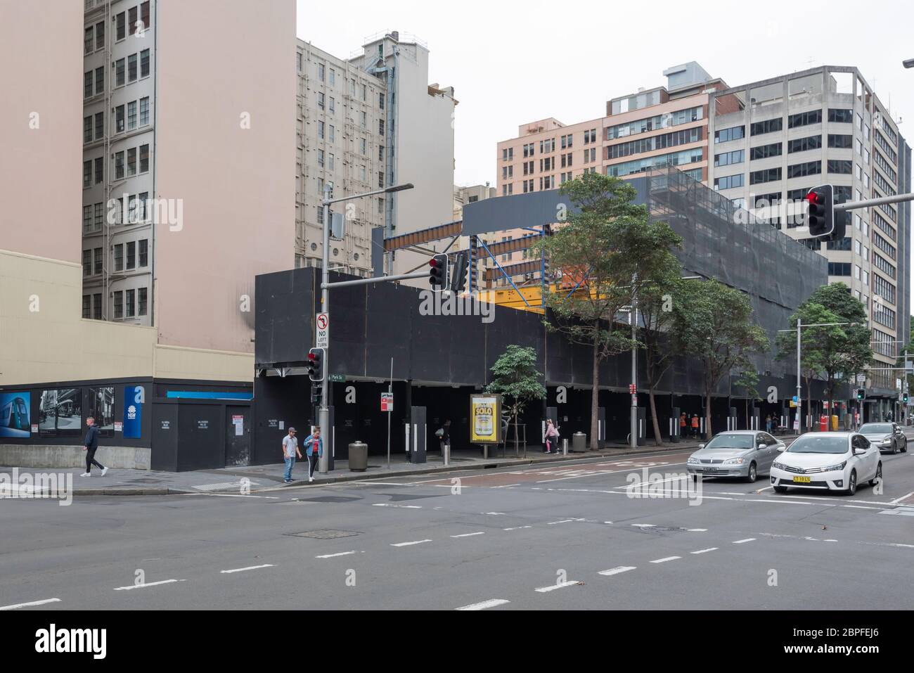 Sydney Aust. 16 maggio 2020: Gli attacchi multilivello coprono il sito della nuova stazione ferroviaria della metropolitana di Pitt Street nel CBD meridionale di Sydney in Australia Foto Stock