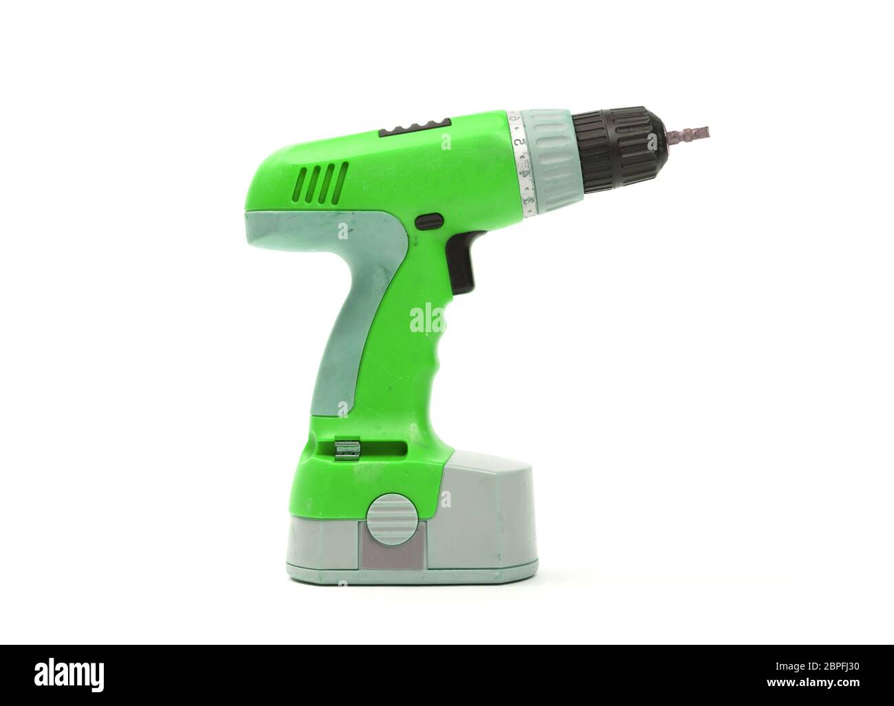 Giraviti a batteria o il trapano elettrico isolato su uno sfondo bianco Foto Stock