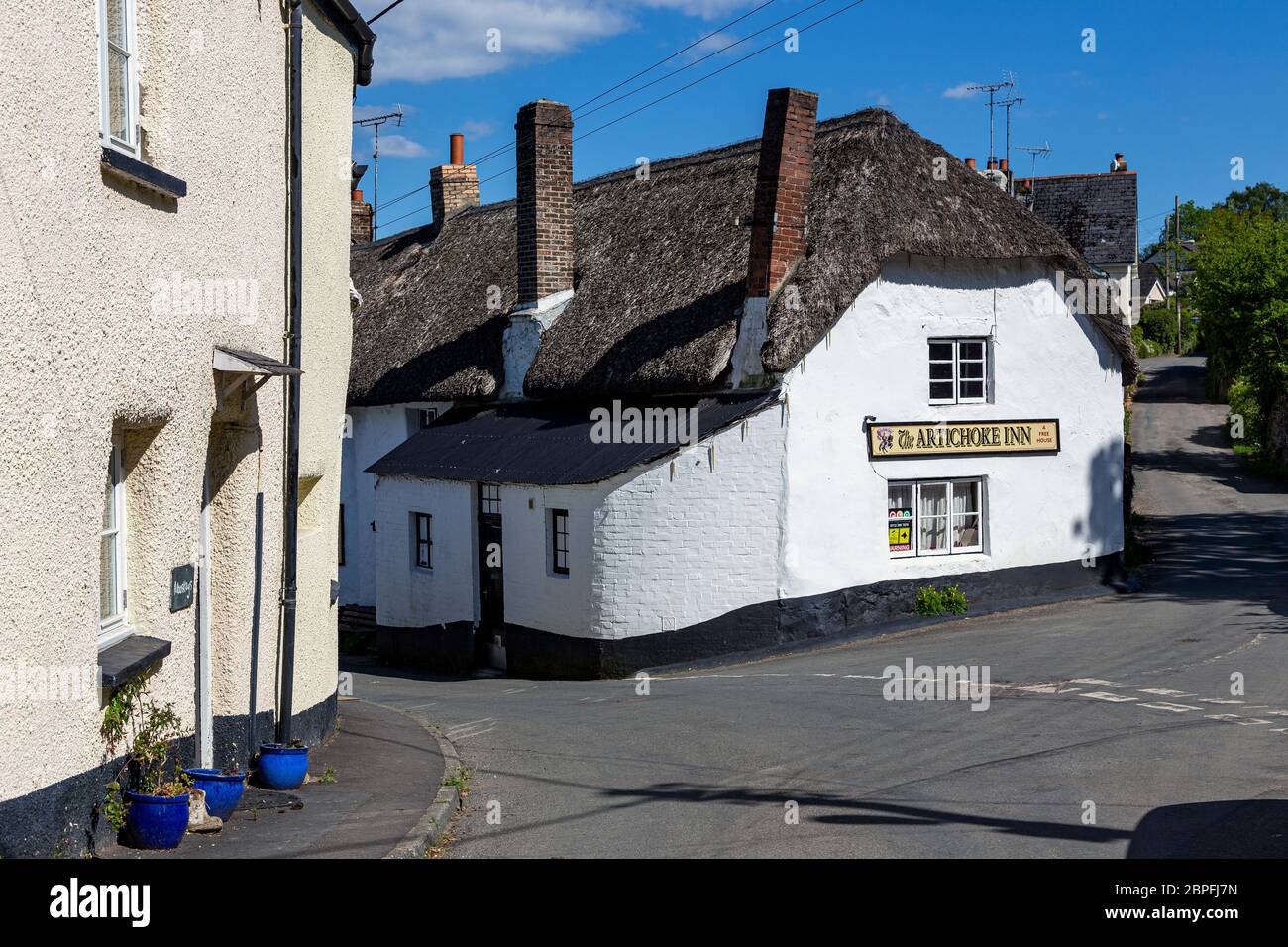 Chiuso Village Pub, chiuso pub, in Vendita segno, Rurale scena, abbandonato, Bar - stabilimento bevande, Inghilterra, Regno Unito, Inghilterra, segno, Villaggio, architettura, Foto Stock