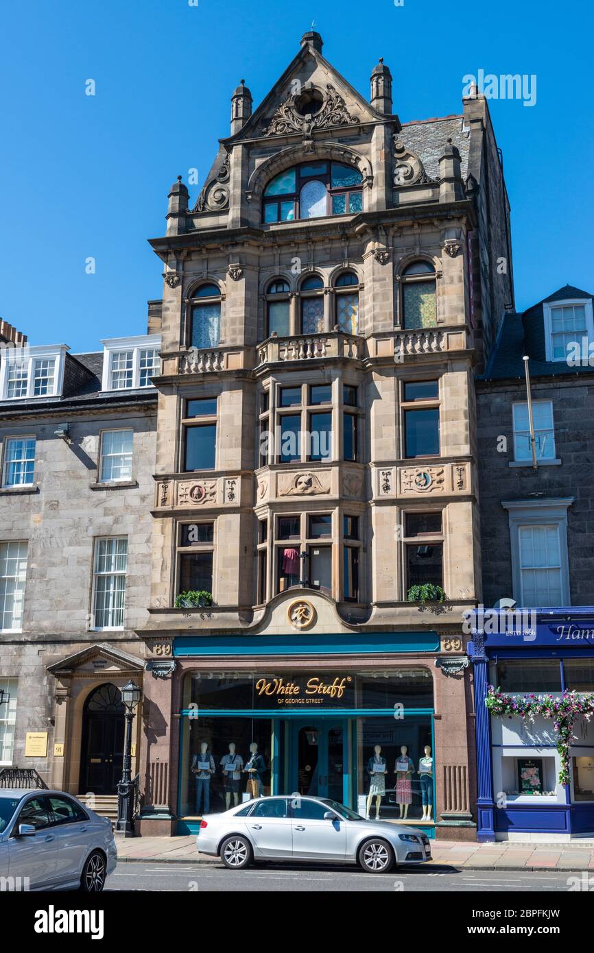 Ex Grays of Edinburgh hardware Store, ora The White Stuff, su George Street a Edinburgh New Town, Scozia, Regno Unito Foto Stock