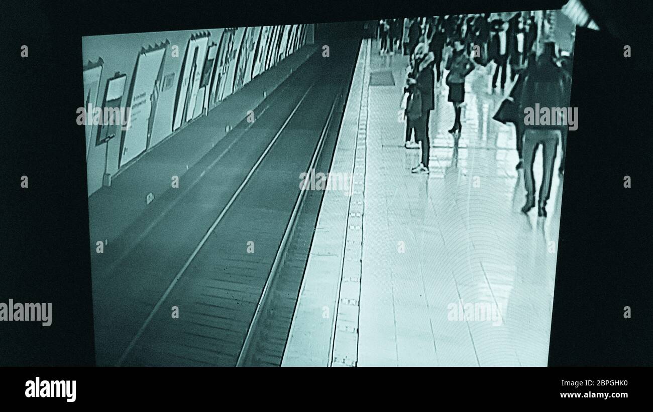 Telecamera CCTV all'interno della metropolitana a Berlino, Germania Foto Stock