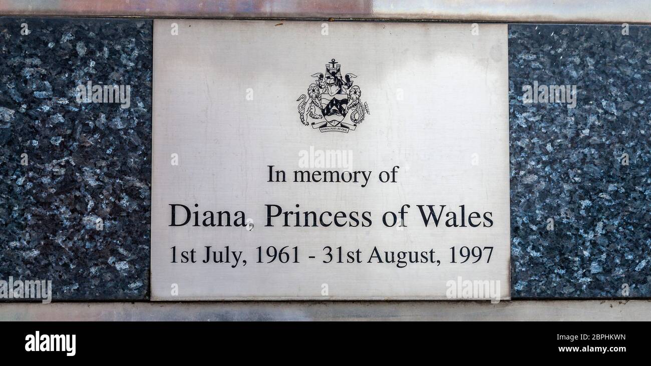 Targa sul ponte della Principessa di Galles a Stockton su Tees, Inghilterra, Regno Unito in memoria della Principessa Diana Foto Stock