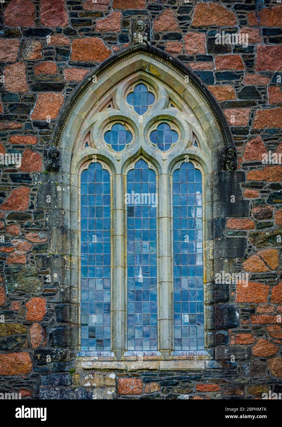 Particolare finestra gotica sull'Abbazia di Iona Foto Stock