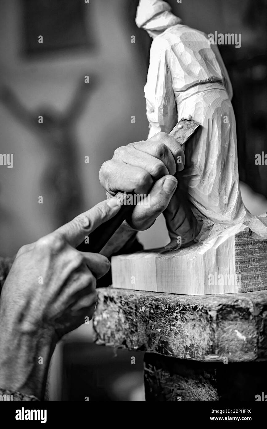 Italia Alto Adige - Dolomiti - Val Gardena - Ortisei - GIUSEPPE STUFLESSER scultura in legno Foto Stock