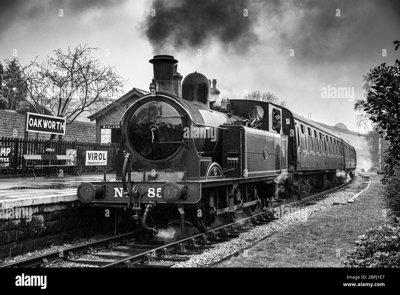 Taff Valley Railway 02 0-6-2T MOTORE con serbatoio N. 85 sulla ferrovia KWVR. Oakworth Foto Stock