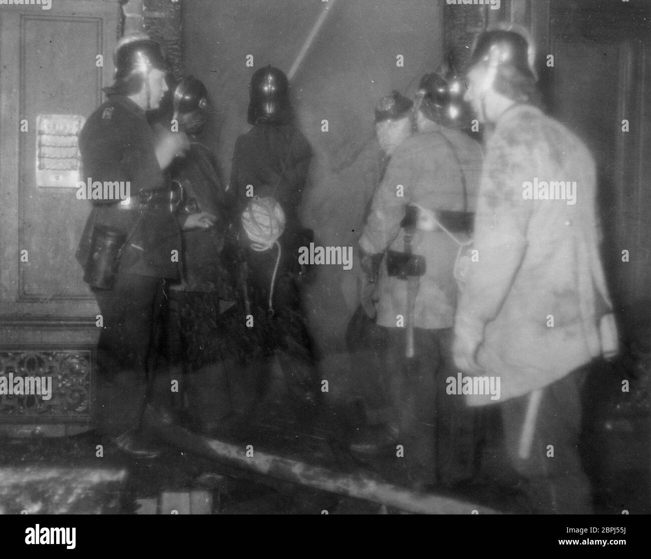 Reichstag Fire Heinrich Hoffmann Photos 1933 fotografo ufficiale di Adolf Hitler, e un politico e editore nazista, che era un membro del circolo intimo di Hitler. Foto Stock