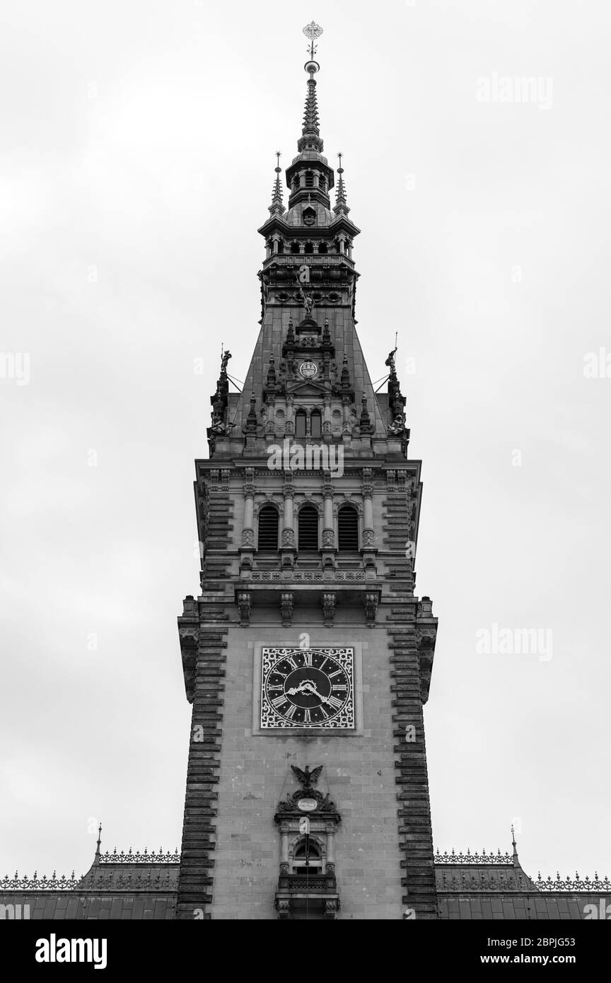 Amburgo / Germania - 21 febbraio 2017: Municipio di Amburgo, Hamburger Rathaus, sede del governo locale della città libera e anseatica di Amburgo, Germa Foto Stock