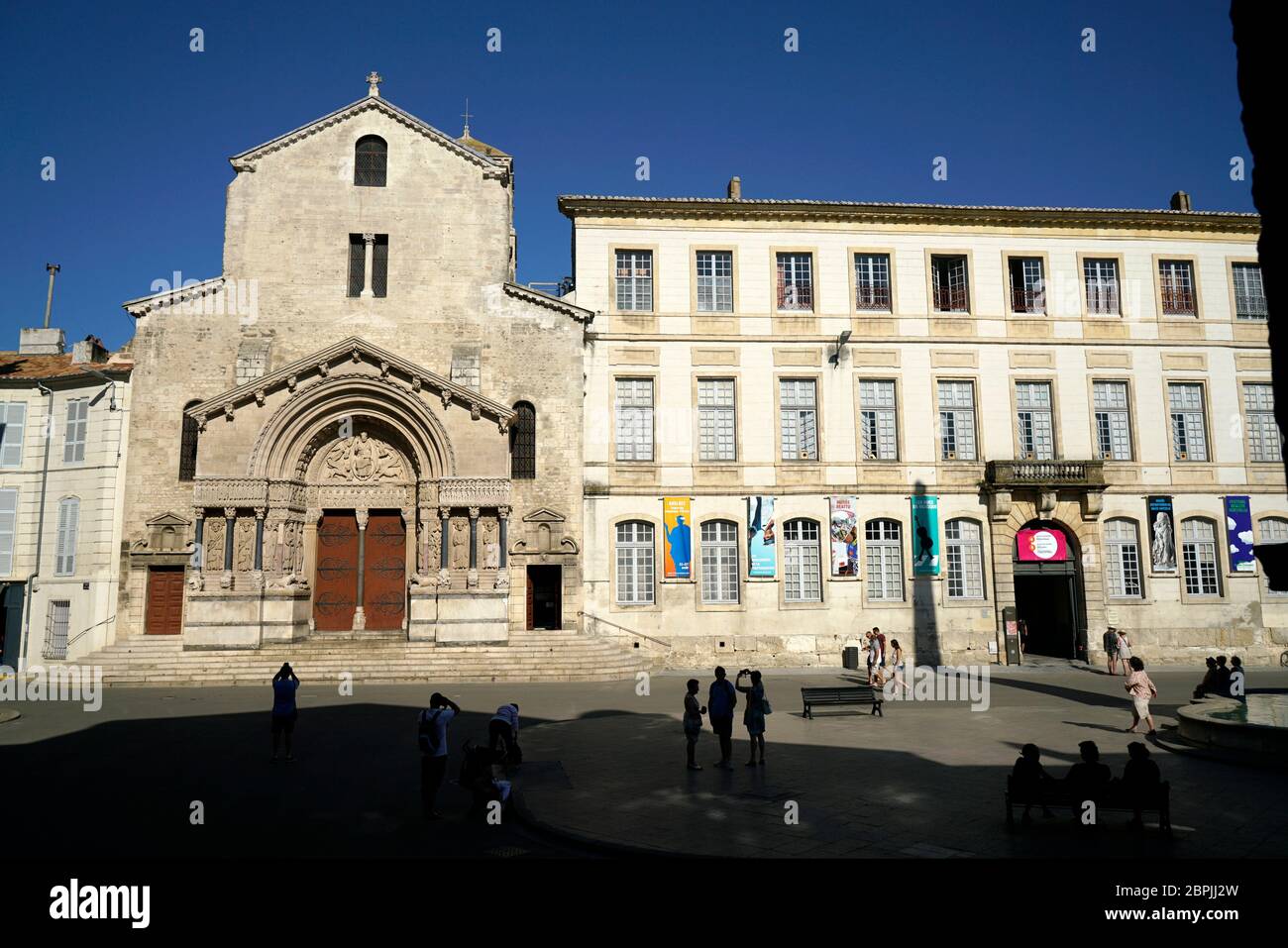 Chiesa romanica di San Trophime in Place de la Republique. Arles.Bouches-du-Rhone.France Foto Stock