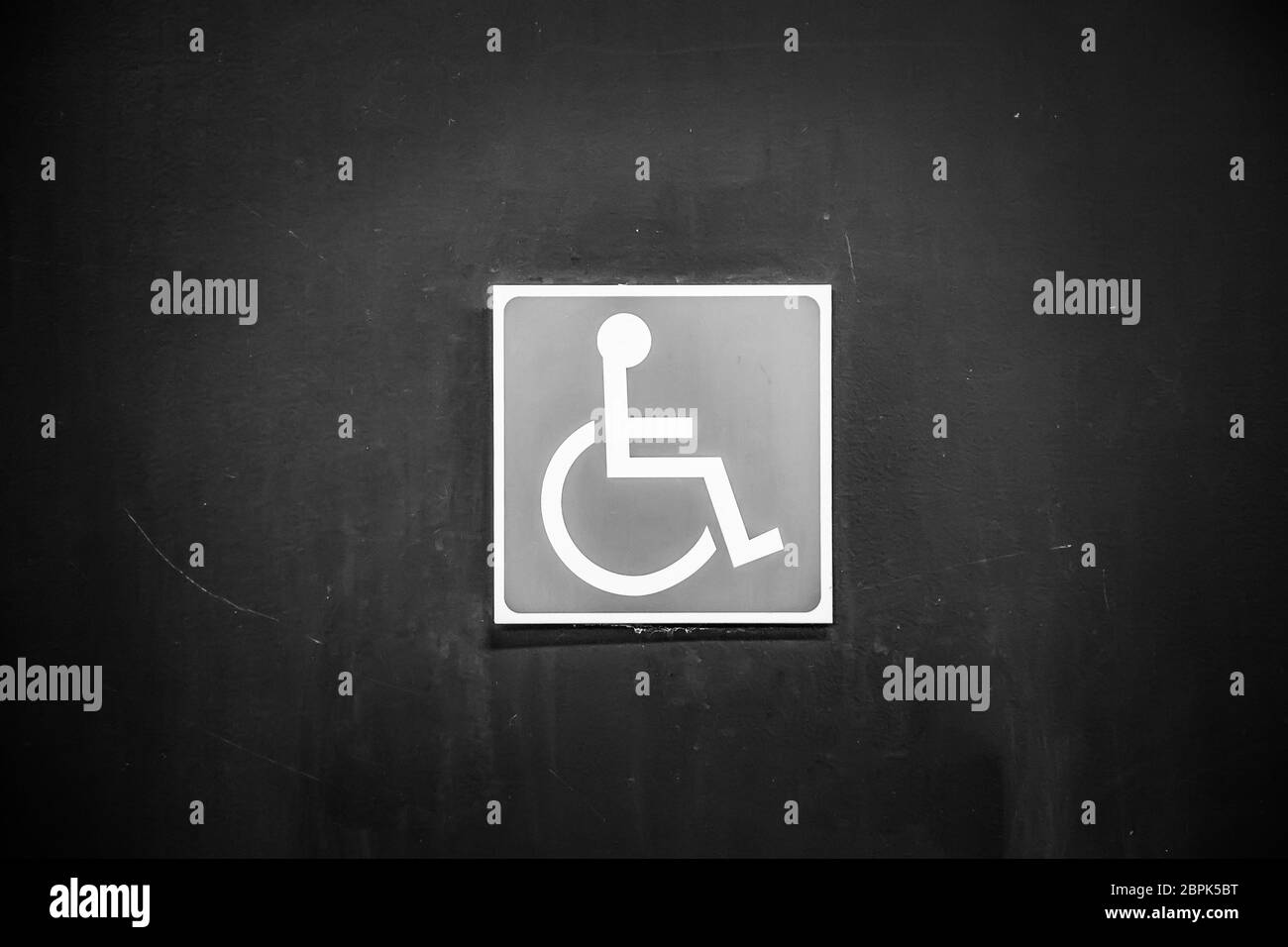 Segno per i disabili, dettaglio di informazioni Foto Stock