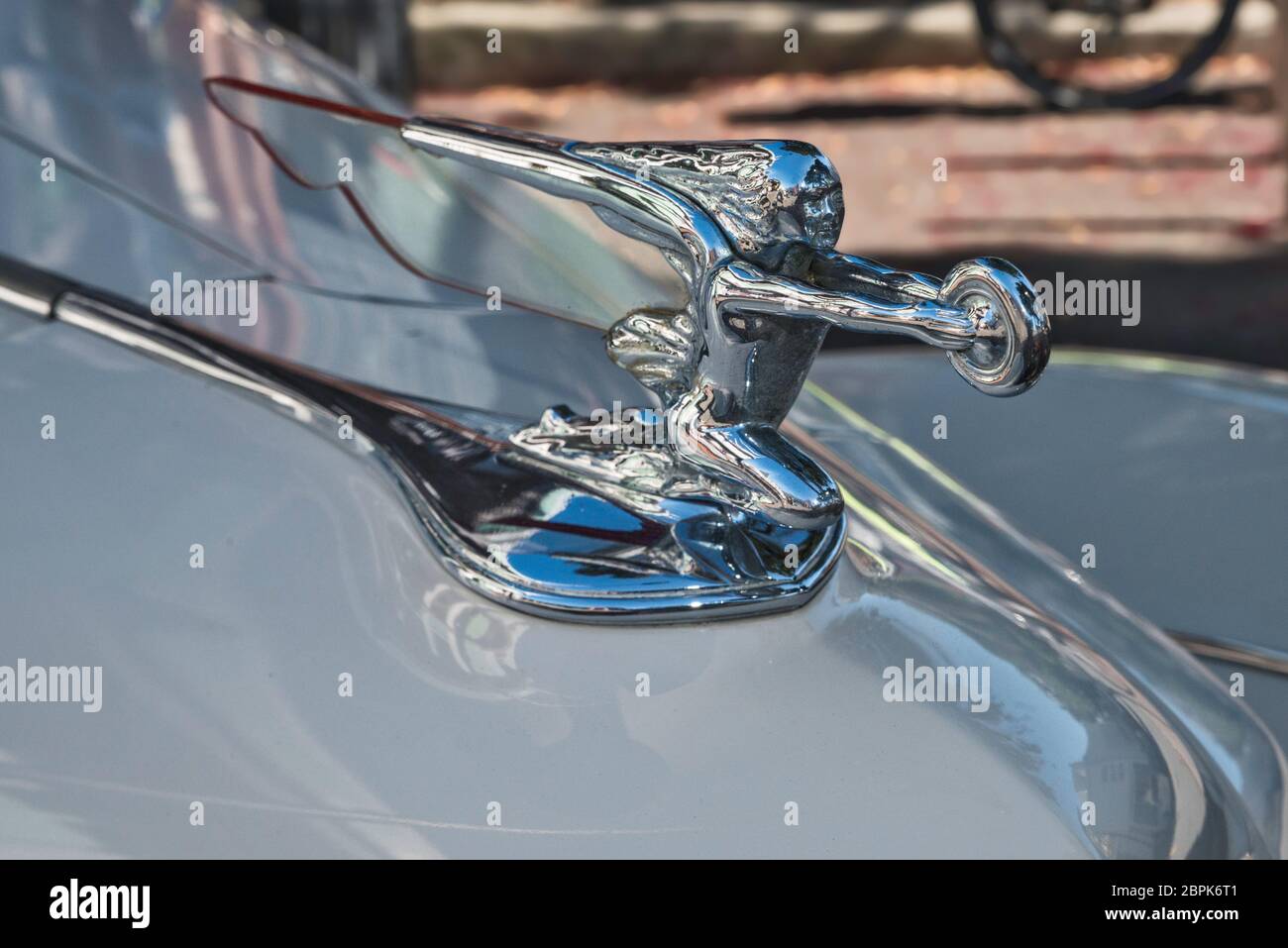 Hood ornamentent, 1940 Packard 110 Drophead Coupe, auto classica al Centro Art Deco, Napier, Hawke's Bay Region, North Island, Nuova Zelanda Foto Stock