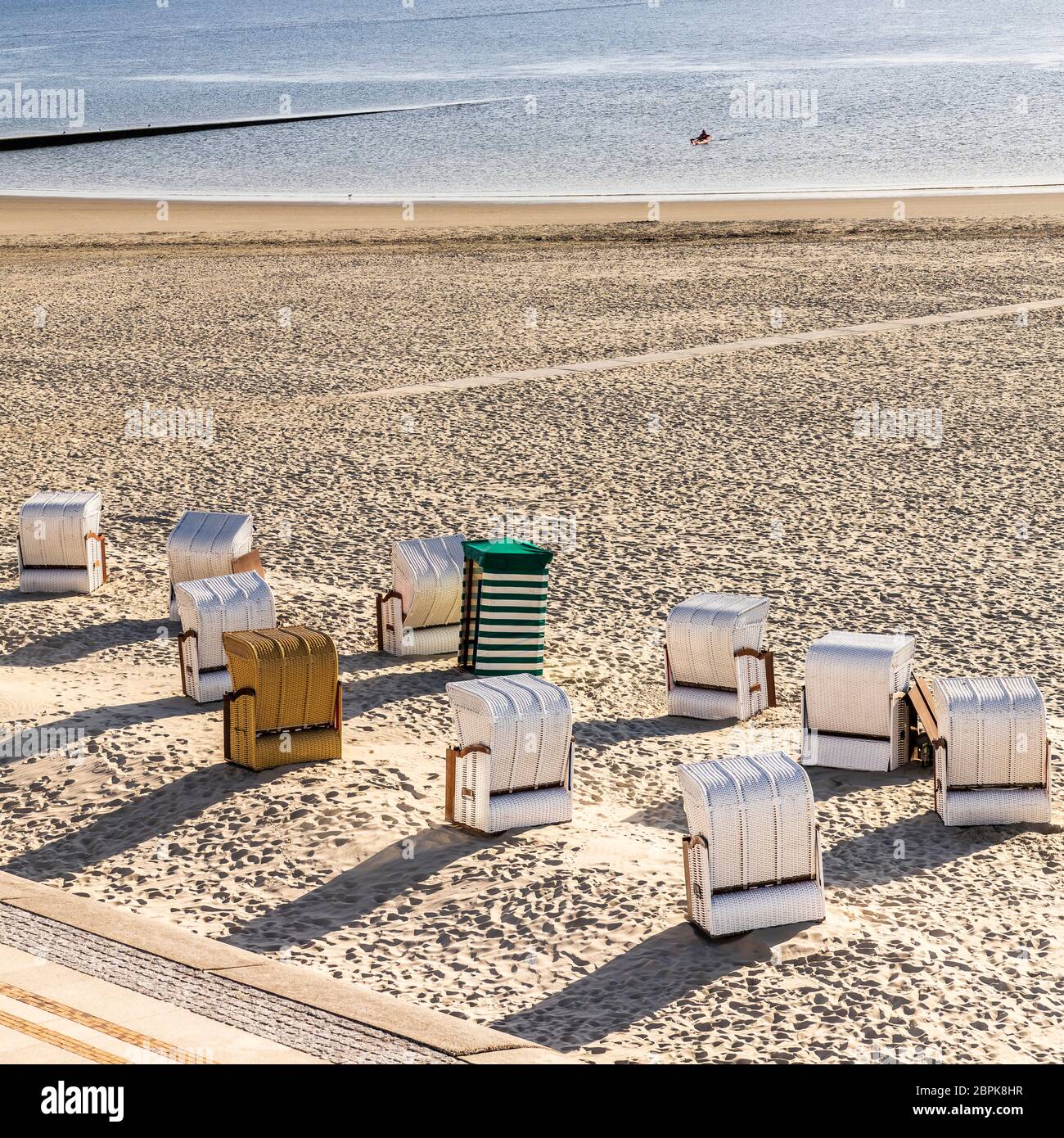 Relax in spiaggia su una sdraio. Foto Stock