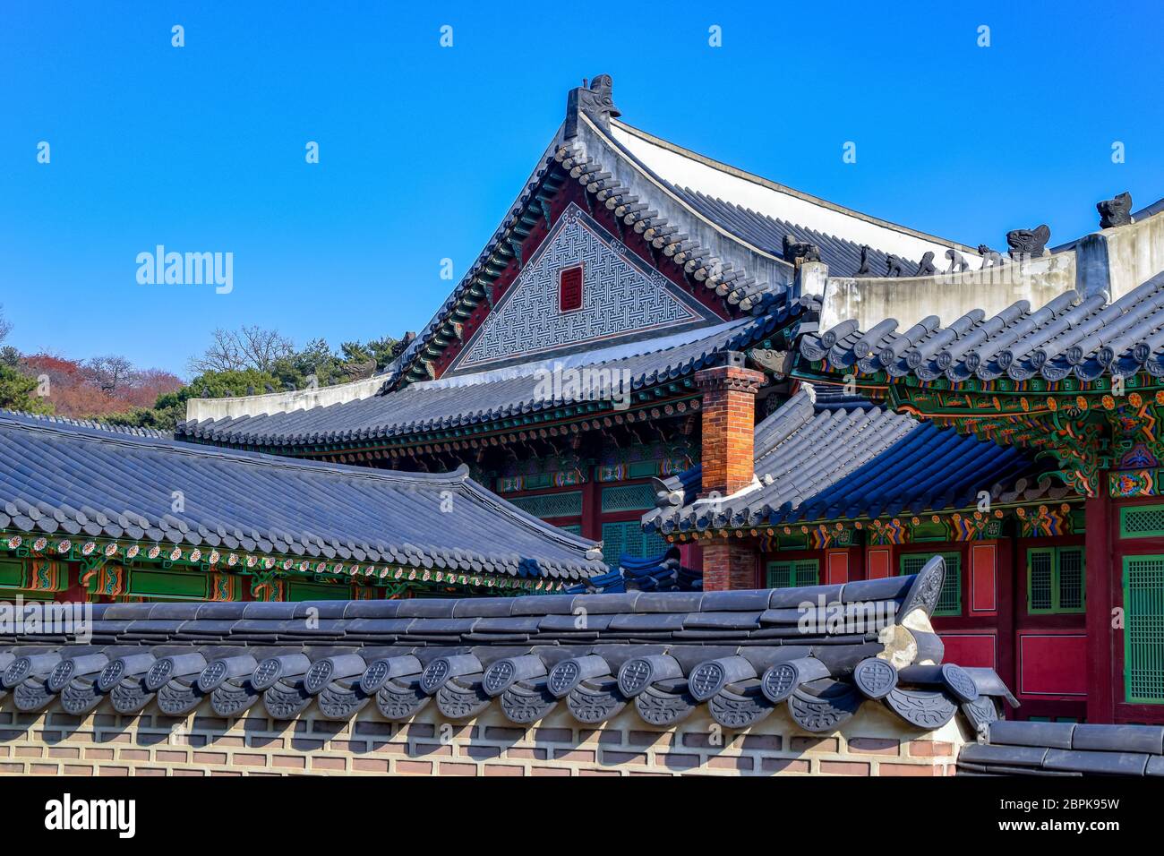 Seoul, Corea del Sud 1/12/2020 architettura bella e vecchia nel Palazzo Changdeokgung nella città di Seoul in Corea Foto Stock