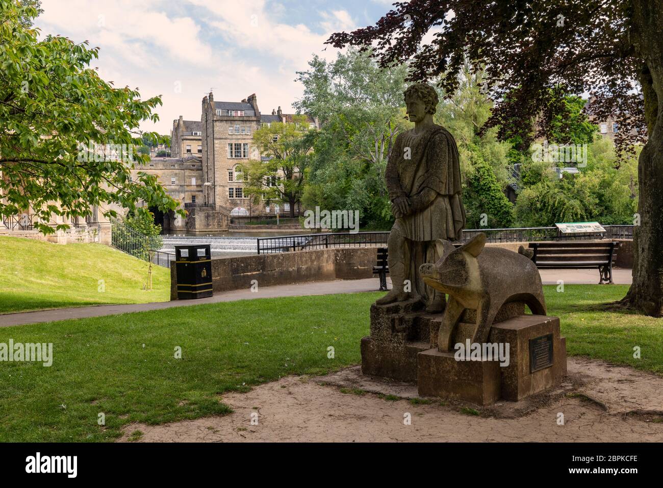 Statua di Bladud e dei suoi maiali in Parade Gardens, Bath City Center, Somerset, Inghilterra, Regno Unito Foto Stock