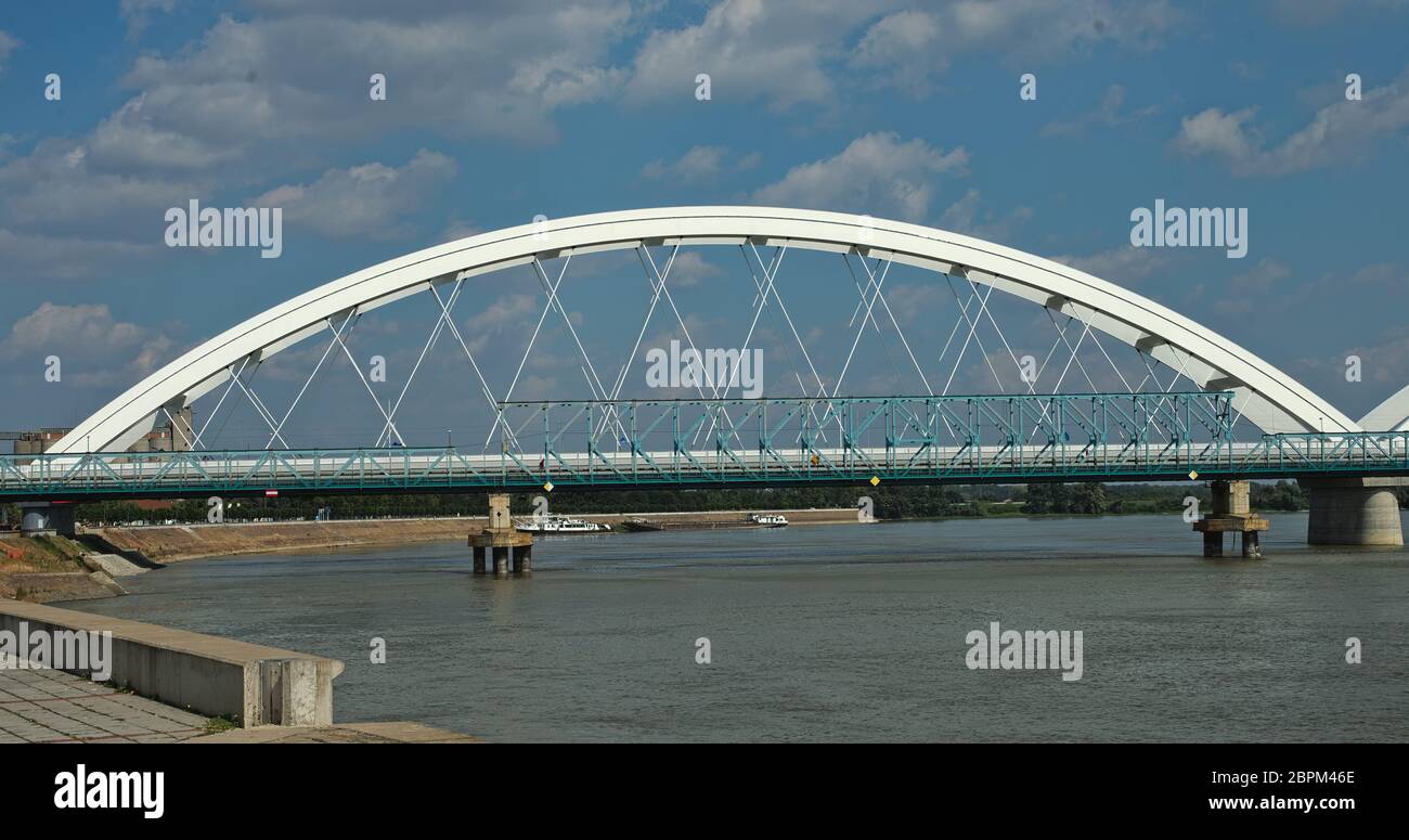 Nuovo ponte sul Danubio a Novi Sad Serbia Foto Stock