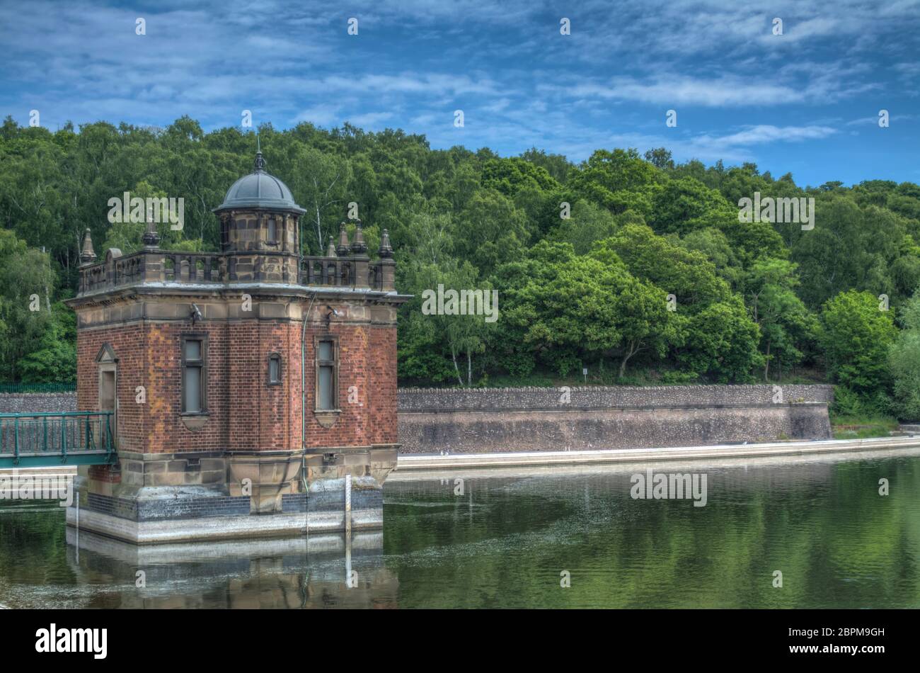 Immagine HDR della torre di prelievo presso il lago artificiale di Swhyland nel Leicestershire Foto Stock