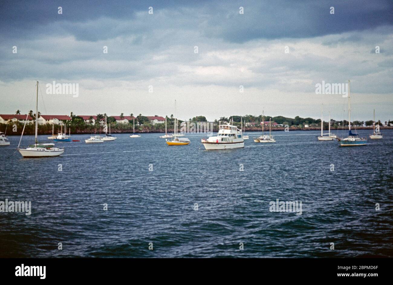 yachts vicino Rodman Station, 07 maggio 1982, Panama City, Panama Foto Stock