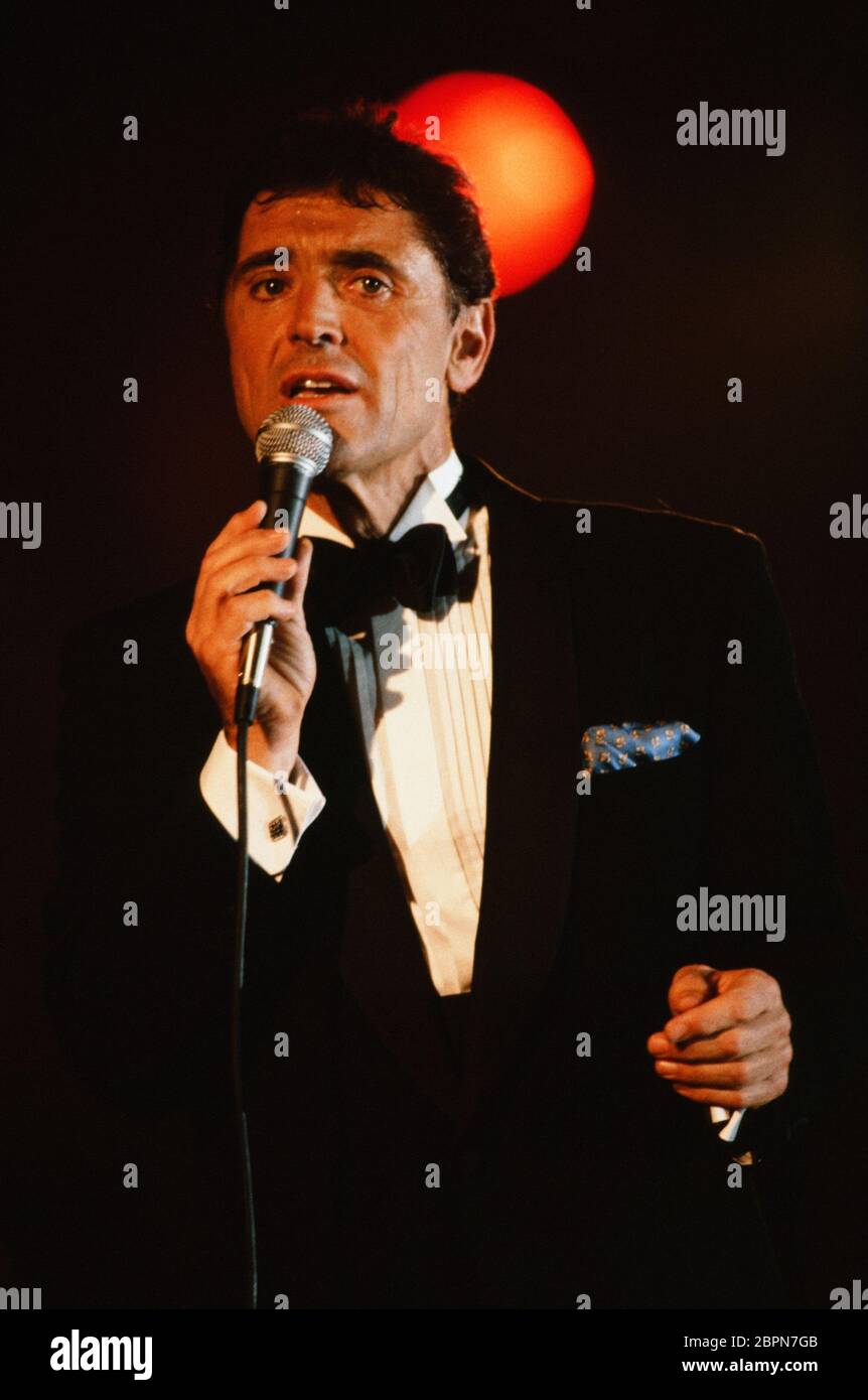 Gene Kelly // 1988 - Der US-amerikanische Sänger und Schauspieler gene Kelly, Stargast beim Kölner Presseball 1988 Foto Stock