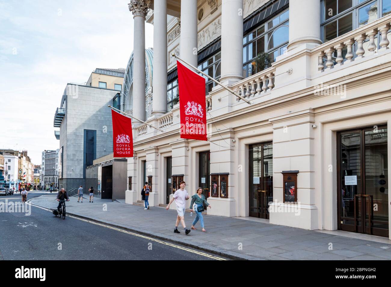 Il Royal Opera House in Bow Street a Covent Garden, chiuso durante il blocco pandemico del coronavirus, Londra, Regno Unito Foto Stock