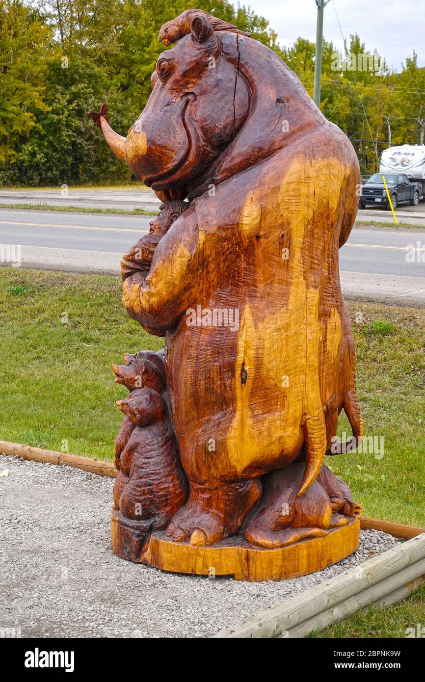 CHETWYND, BC, CANADA - 29 SETTEMBRE 2018: Scultura in legno "la combinazione forte" di Takao Hayashi, Concorso di Carving con motosega. Esposti pubblicamente Foto Stock