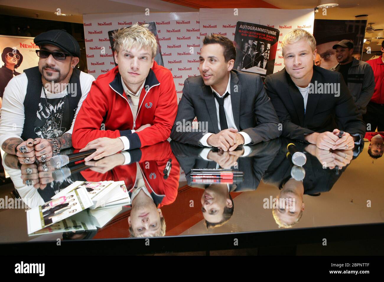 Backstreet Boys - Autogrammstunde - Die US-amerikanische boygroup Backstreet Boys während einer Autogrammstunde bei 'New Yorker' in Köln. (v.n.r.l.) Alexander James McLean, Nick carter, Howie Dorough und Brian Littrell Foto Stock