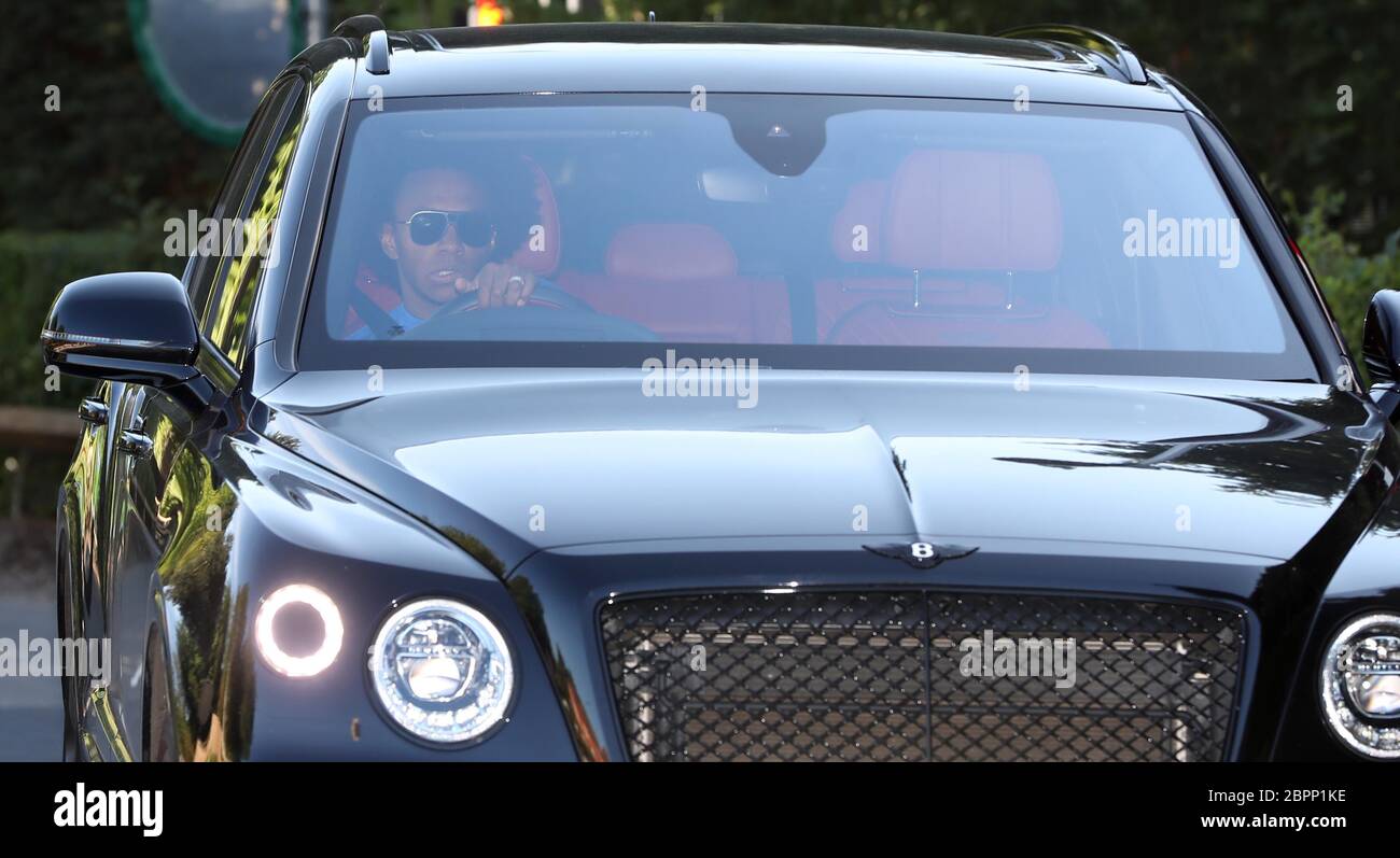 Cobham, Regno Unito. 19 maggio 2020. Il calciatore di Chelsea Willian lascia il campo di allenamento dei club a Cobham. A partire da oggi i giocatori della Premier League possono ora allenarsi in piccoli gruppi, ma senza contatto. Credit: James Boardman/Alamy Live News Foto Stock