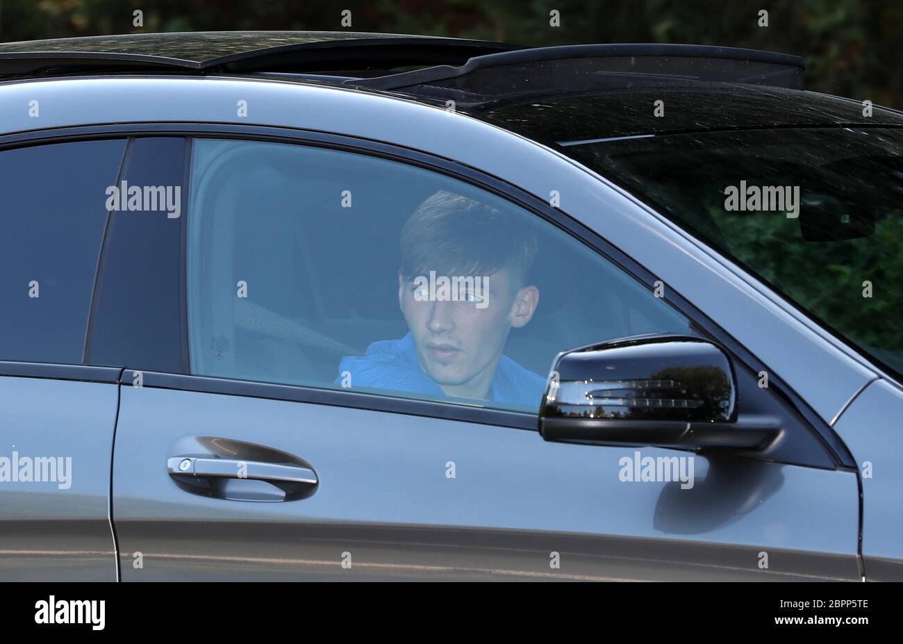 Cobham, Regno Unito. 19 maggio 2020. Il calciatore del Chelsea Billy Gilmour lascia il campo di allenamento dei club a Cobham. A partire da oggi i giocatori della Premier League possono ora allenarsi in piccoli gruppi, ma senza contatto. Credit: James Boardman/Alamy Live News Foto Stock