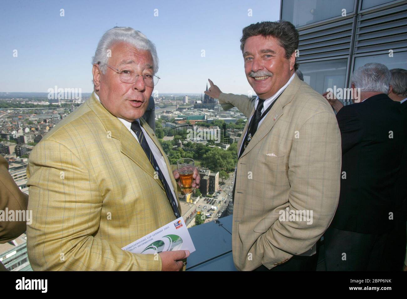 FIFA Confederations Cup 2005 a Köln - Norbert Burger Köln´s Oberbürgermeister a.. D. und Köln´s amtierender OB Fritz Schramma. Foto Stock