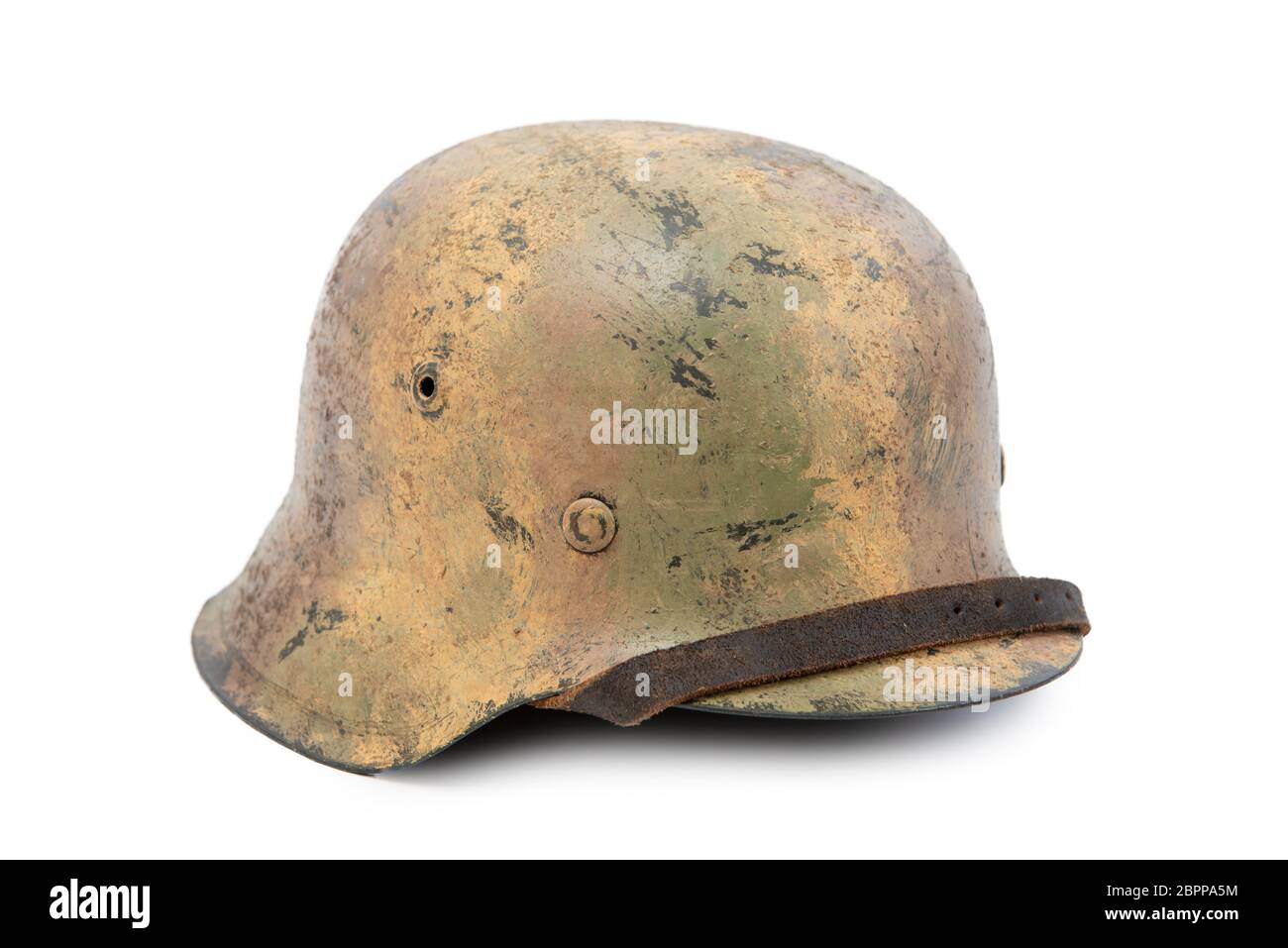 Immagini Stock - Elmetto Militare Tedesco Della Prima Guerra Mondiale  (Stahlhelm) Isolato Su Sfondo Bianco. Image 121590826