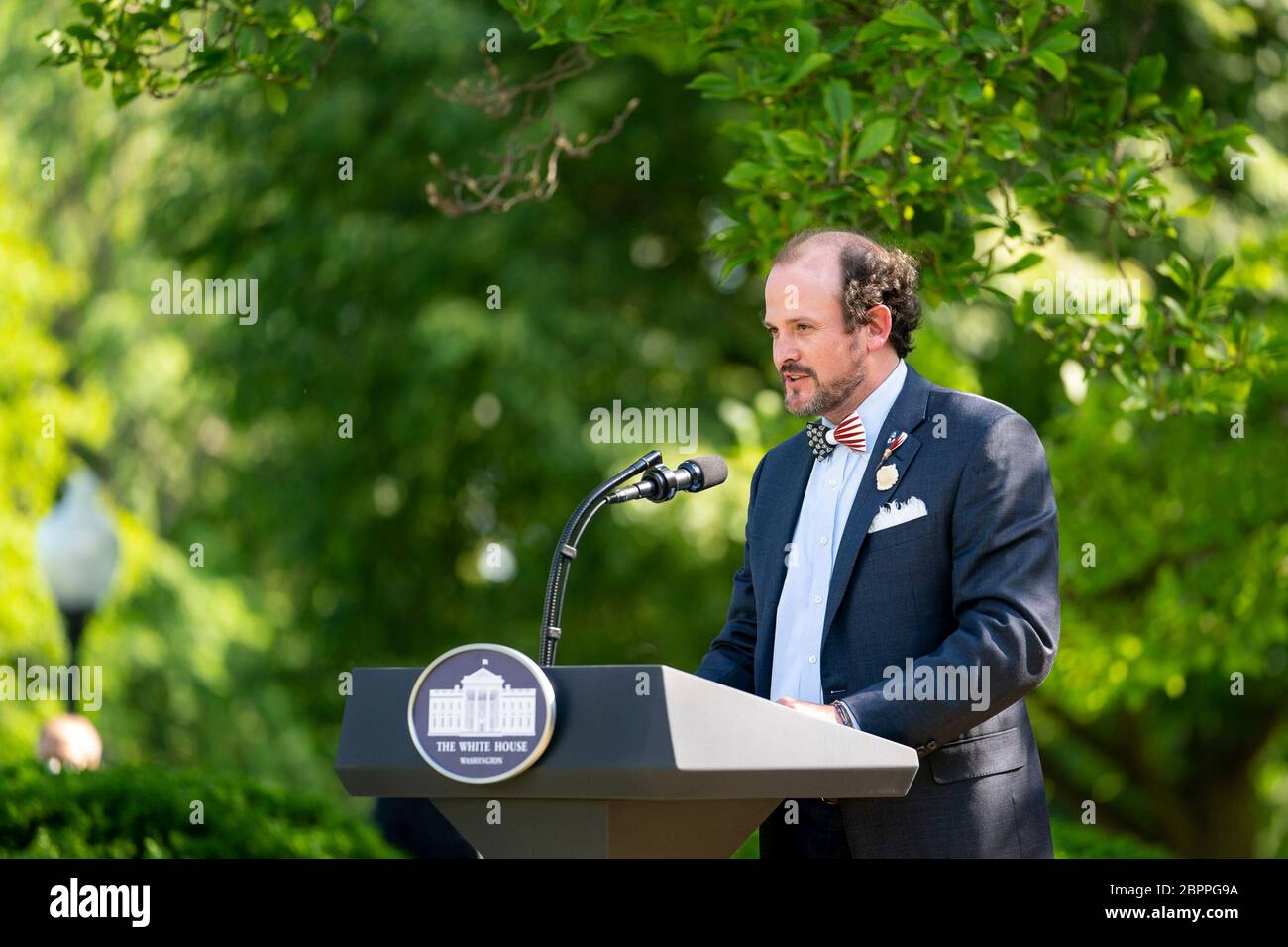 Ben Ross of Brackish Bowling and Mask di Charleston, South Carolina, ha commentato durante la cerimonia di riconoscimento presidenziale: Duro lavoro, eroismo e speranza nel Rose Garden della Casa Bianca 15 maggio 2020 a Washington, D.C. l'evento ha onorato i lavoratori di prima linea combattendo il COVID-19, pandemia di coronavirus. Foto Stock