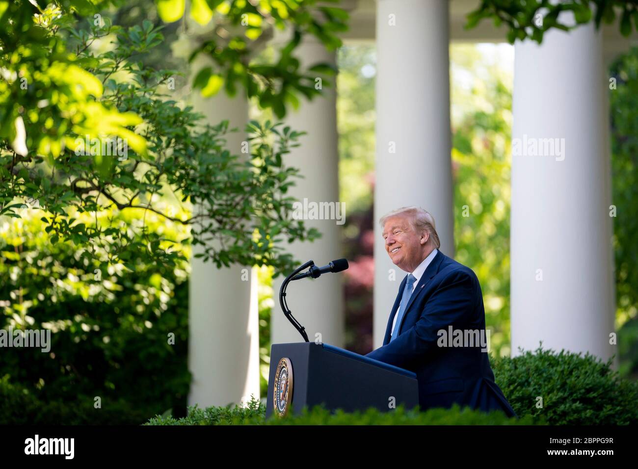 Il presidente degli Stati Uniti Donald Trump ha espresso le sue osservazioni durante la cerimonia di riconoscimento presidenziale: Duro lavoro, eroismo e speranza nel Rose Garden della Casa Bianca 15 maggio 2020 a Washington, D.C. l'evento ha onorato i lavoratori di prima linea che combattono il COVID-19, pandemia del coronavirus. Foto Stock