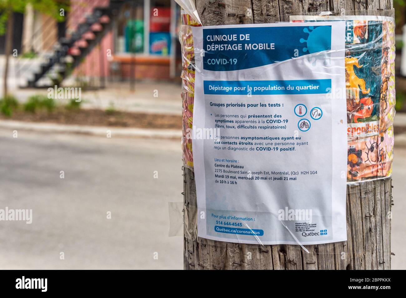 Montreal, CA - 19 maggio 2020: Poster per la clinica di test COVID-19 mobile nel distretto di Plateau Foto Stock