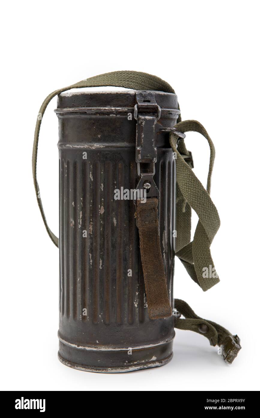 Scatola per maschera a gas le truppe tedesche Wehrmacht, seconda guerra mondiale su sfondo bianco Foto Stock