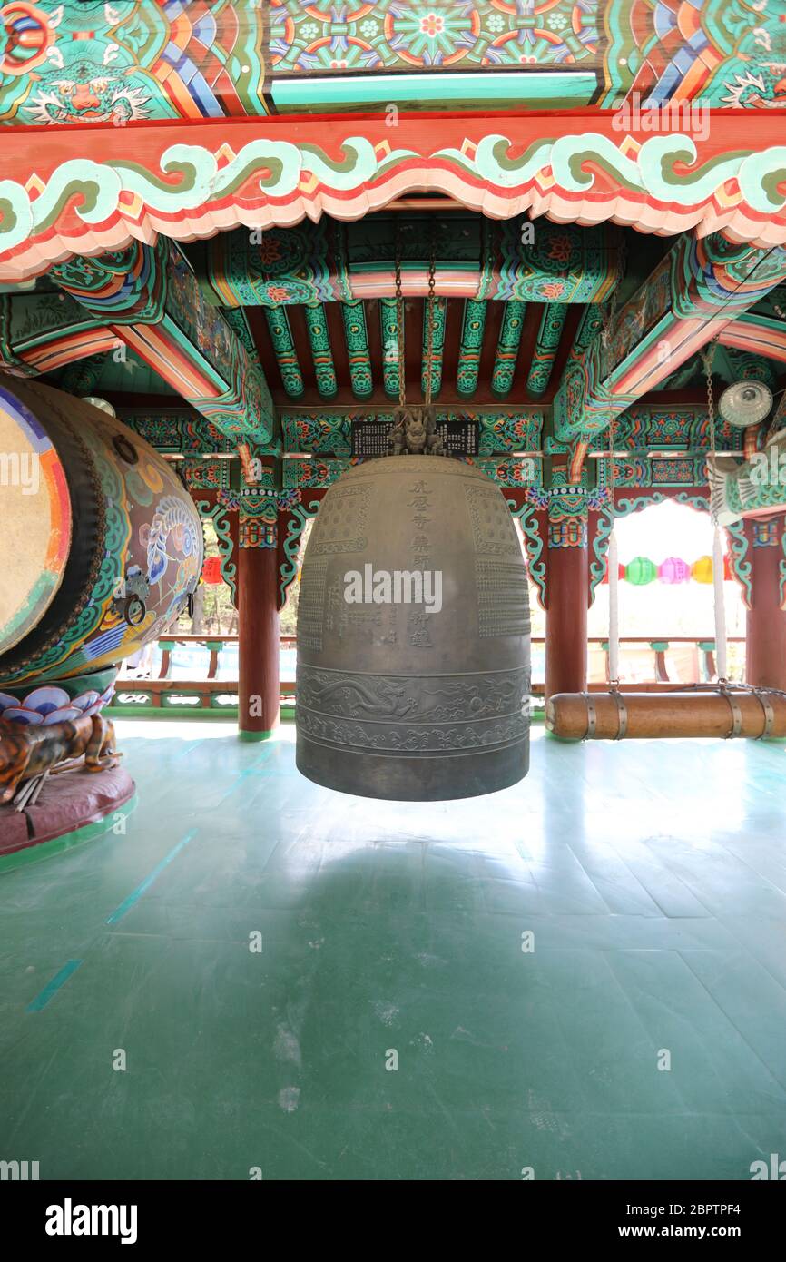 Bellezza coreana, tradizionale campana del tempio buddista Foto Stock