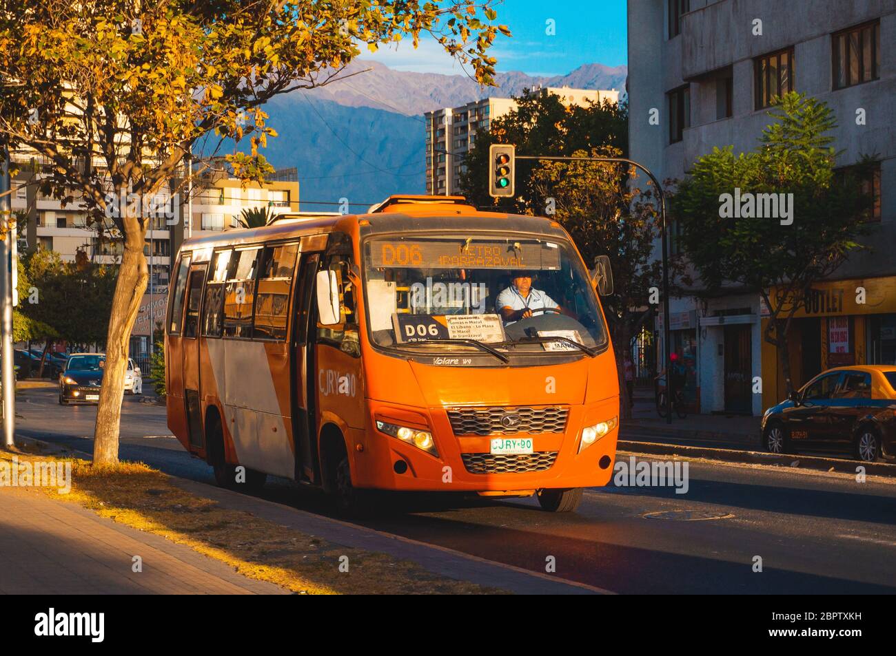 Santiago, Cile - Febbraio 2017: Un autobus Transantiago - Red Movilidad a Santiago Foto Stock