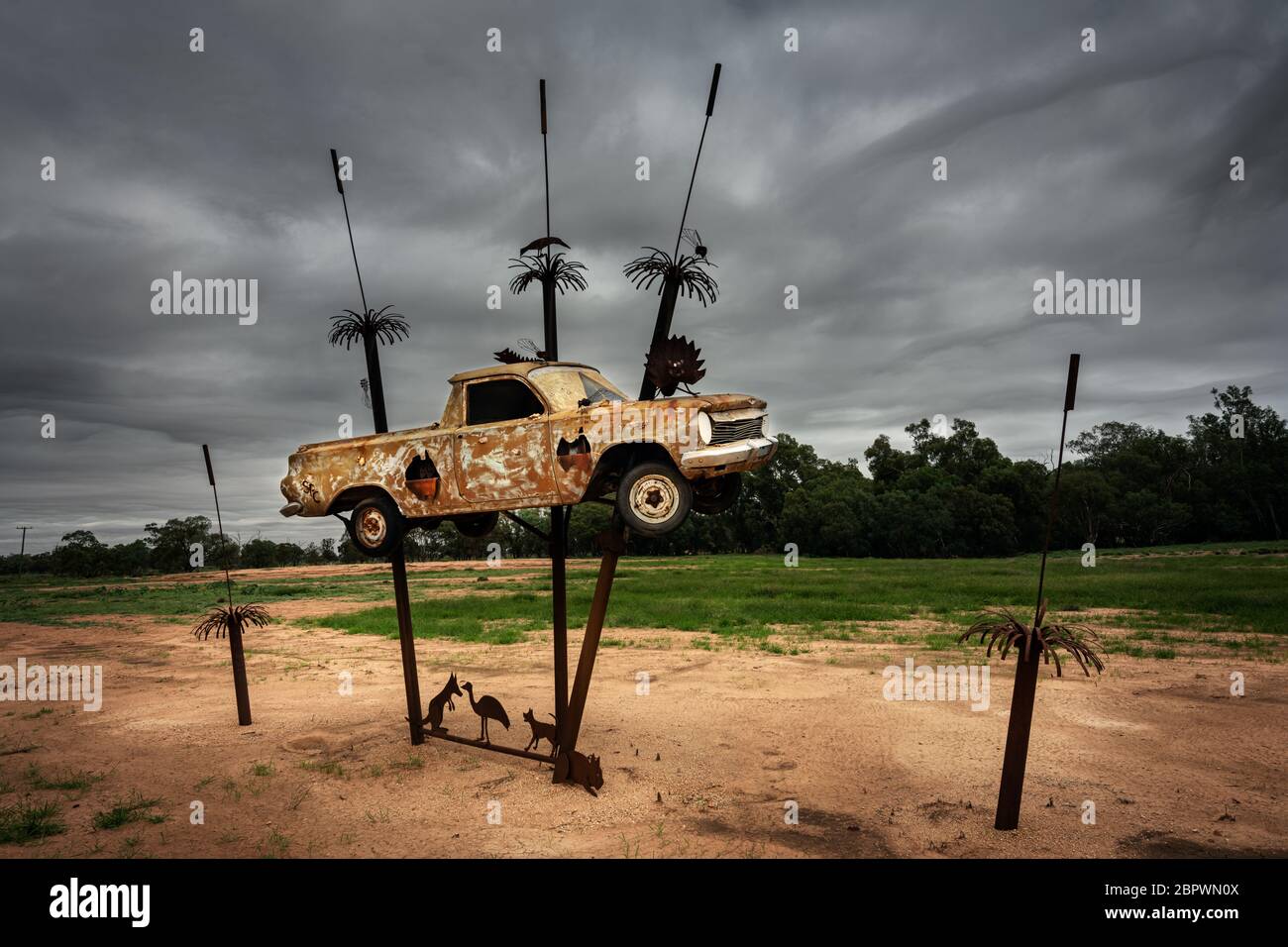 Scultura di un'auto Ute nella mostra 'Utes in the Paddock' a Condobolin. Foto Stock