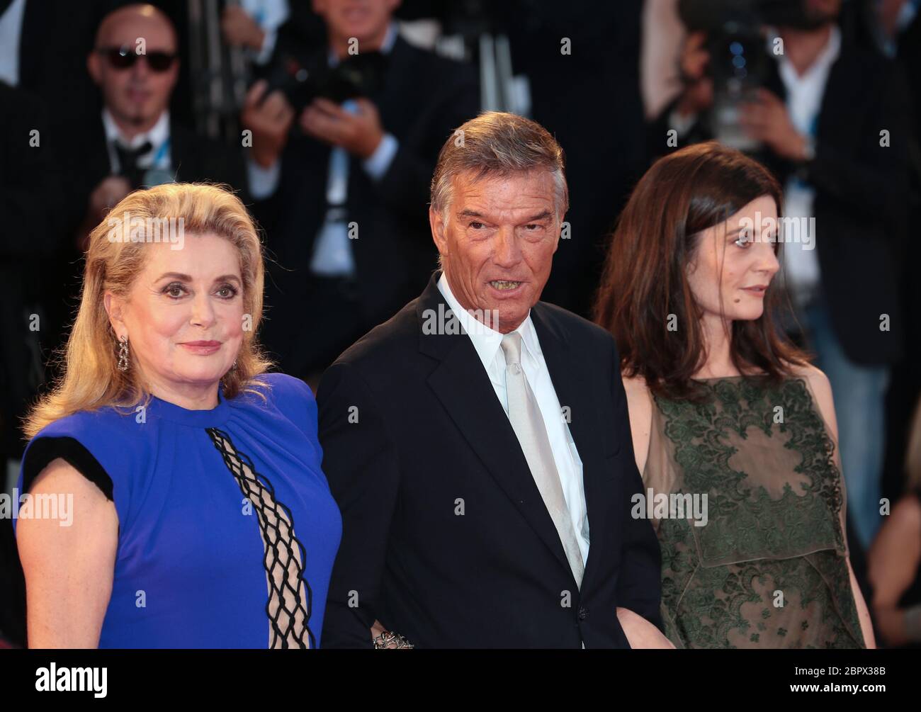 VENEZIA, ITALIA - 30 AGOSTO: Benoit Jacquot, Catherine Deneuve e Chiara Mastroianni partecipano ai '3 Coeurs' - Premiere Foto Stock