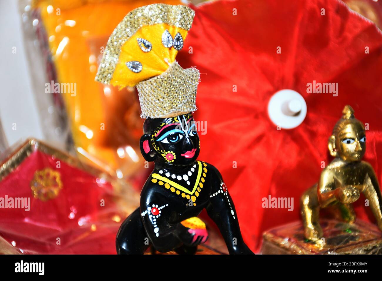 Statua del Signore Radha Krishna, statua di metallo, Dio di religione indù Foto Stock