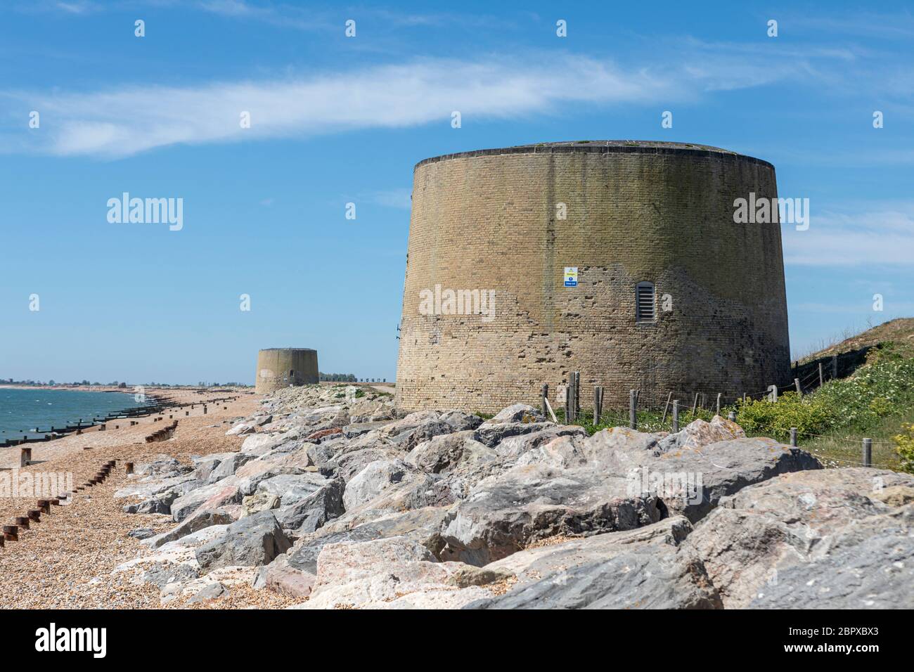 Martello torri numeri 14 e 15 presso la catena montuosa Hythe nel maggio 2020 Foto Stock