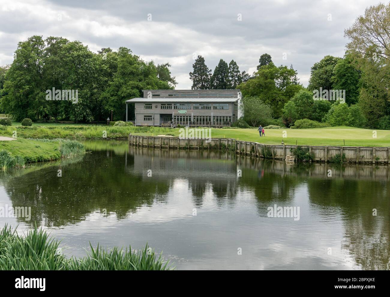 Collingtree Park Golf Club, Northampton, UK; durante il periodo di chiusura il club era felice di far utilizzare il campo per l'esercizio quotidiano. Foto Stock