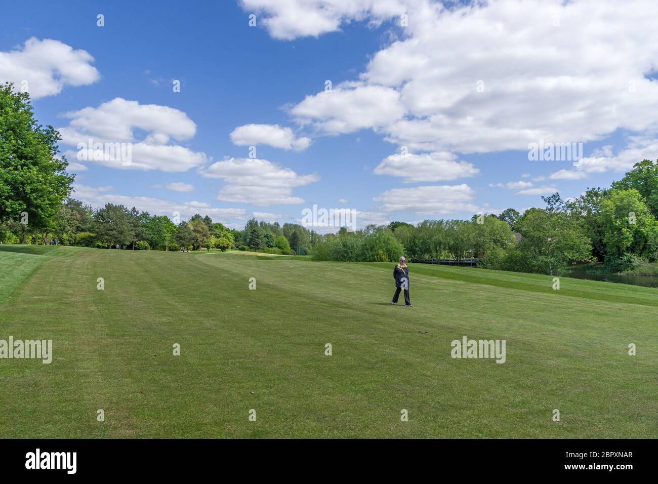 Collingtree Park Golf Club, Northampton, UK; durante il periodo di chiusura il club era felice di far utilizzare il campo per l'esercizio quotidiano. Foto Stock