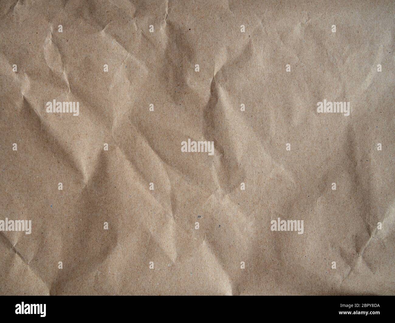 trama di carta artigianale bruna e crumpled, vecchia superficie di carta per sfondo Foto Stock