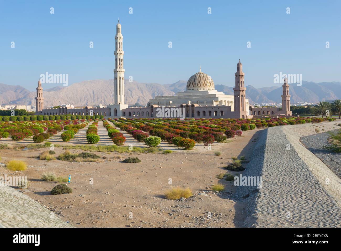 Vista della Grande Moschea del Sultano Qaboos, Mascate, Oman Medio Oriente, Asia Foto Stock