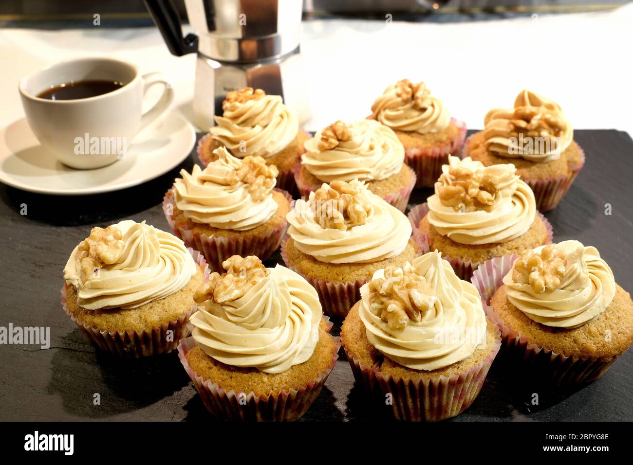 Torte di noce e caffè fatte in casa Foto Stock