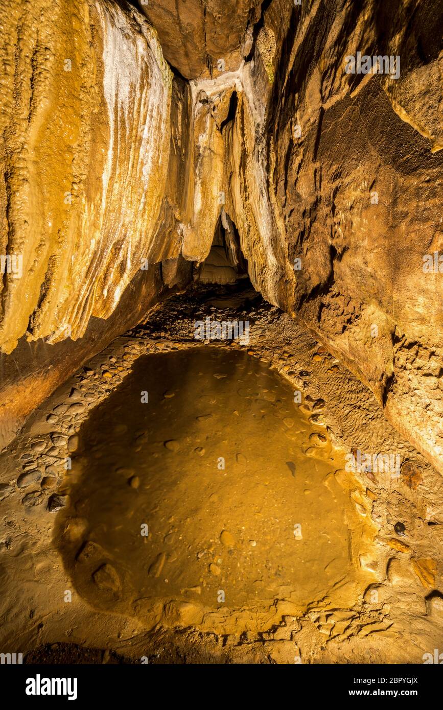 ingleborough cave,clapham,yorkshire,yorkshire dales,clapham beck,inghilterra,uk,europa Foto Stock