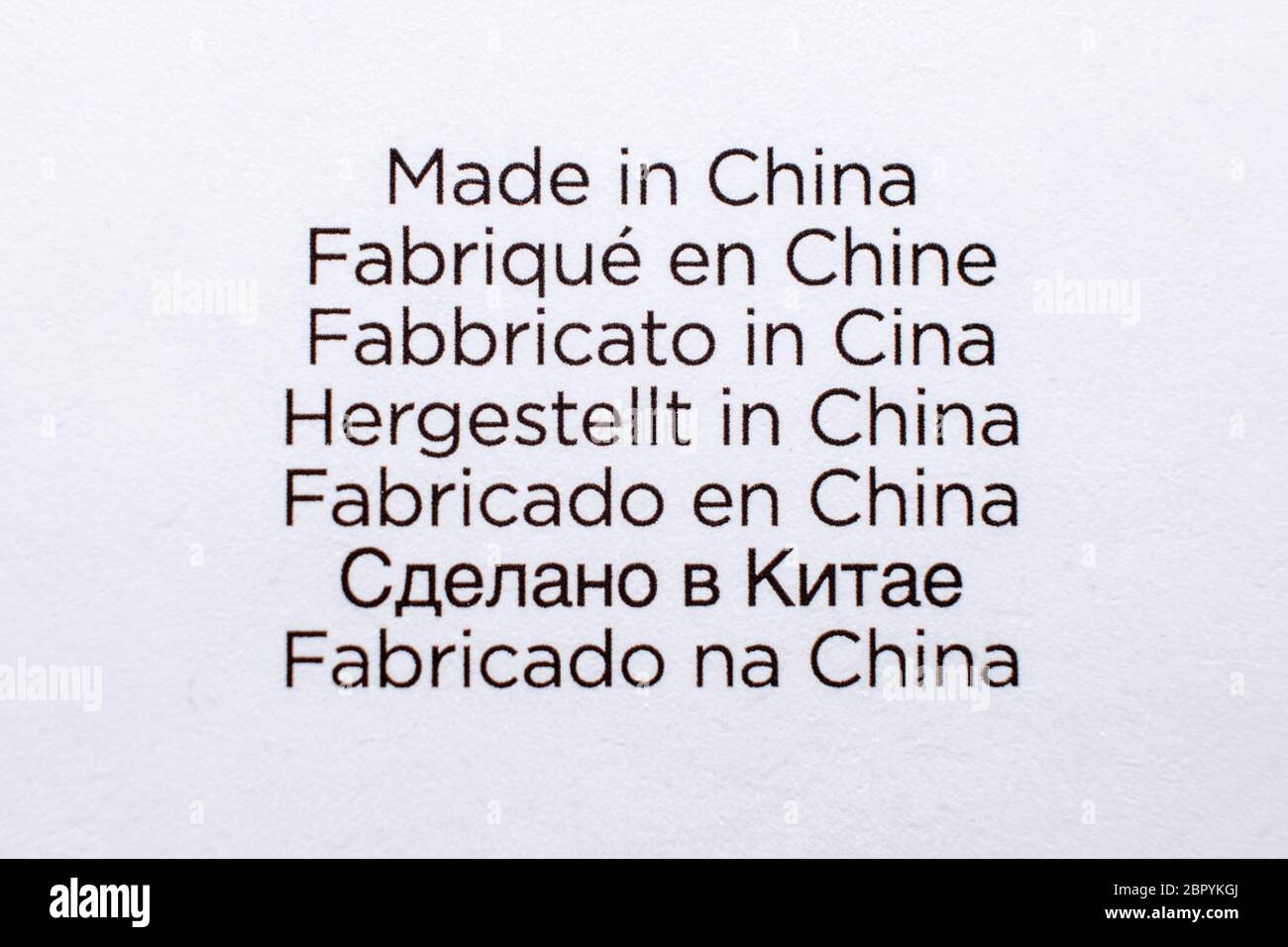 Stampato su sfondo bianco, in varie lingue, su etichetta Made in China Foto Stock