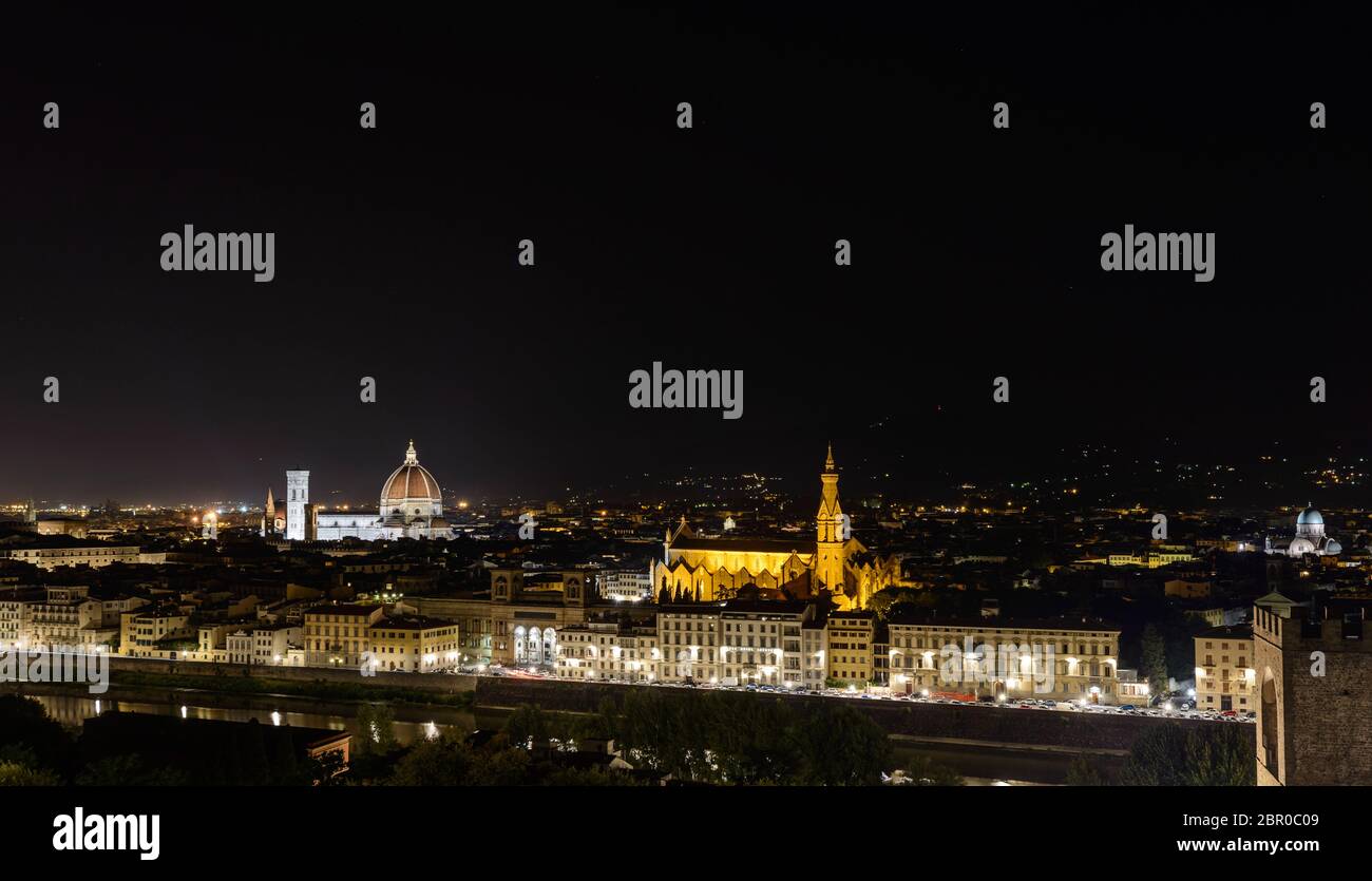Paesaggio di Firenze di notte questa estate Foto Stock